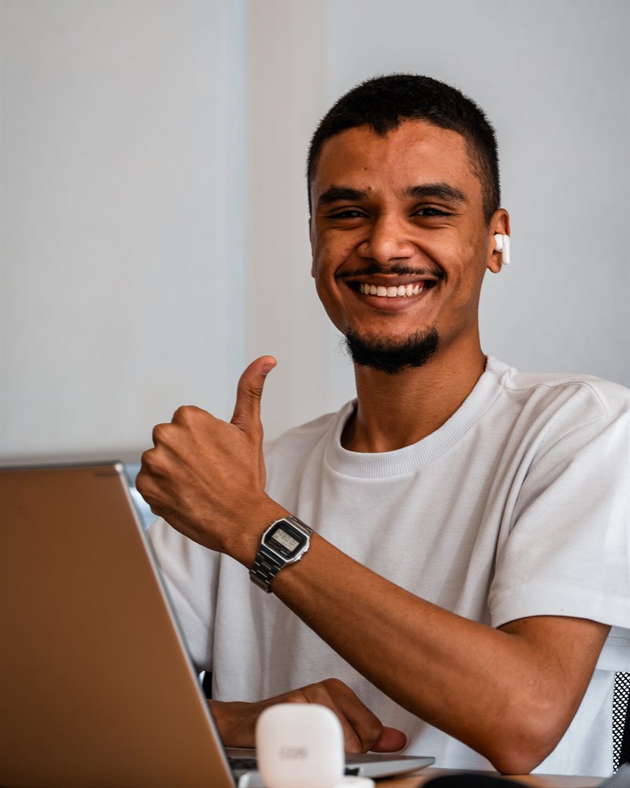 Renato Domiciano trabalhando